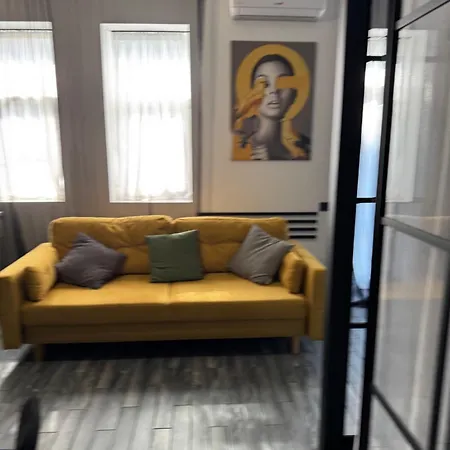 S Terrasoi Klybnui Dom Chelsea Apartment Odesa